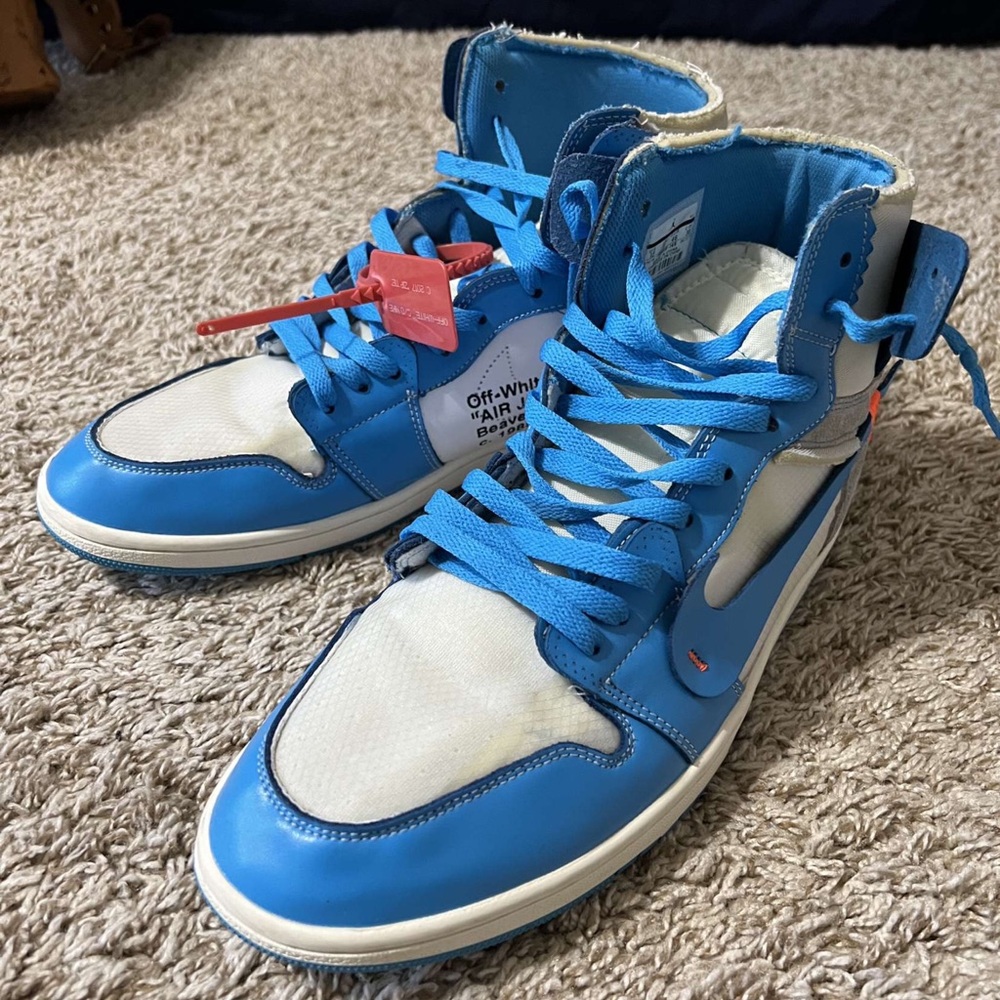 Off white Jordan unc 1
